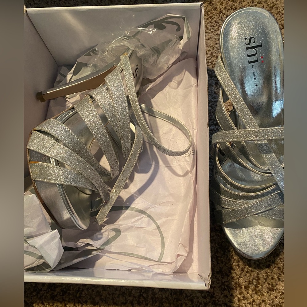Shi by Journeys Glittering Silver Heels